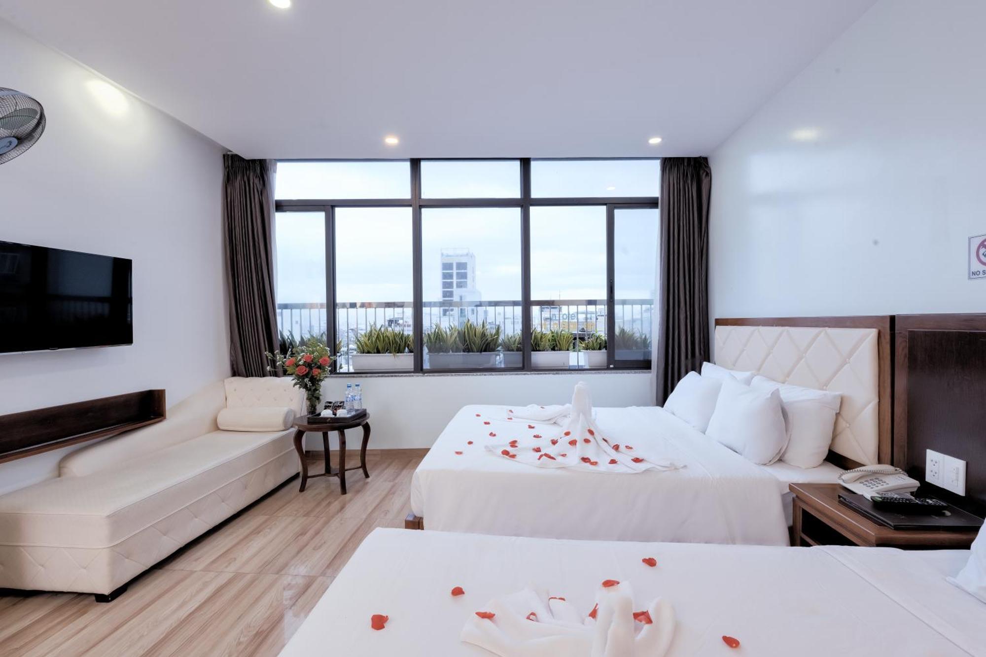 Dana Sailing Hotel Da Nang Exterior photo